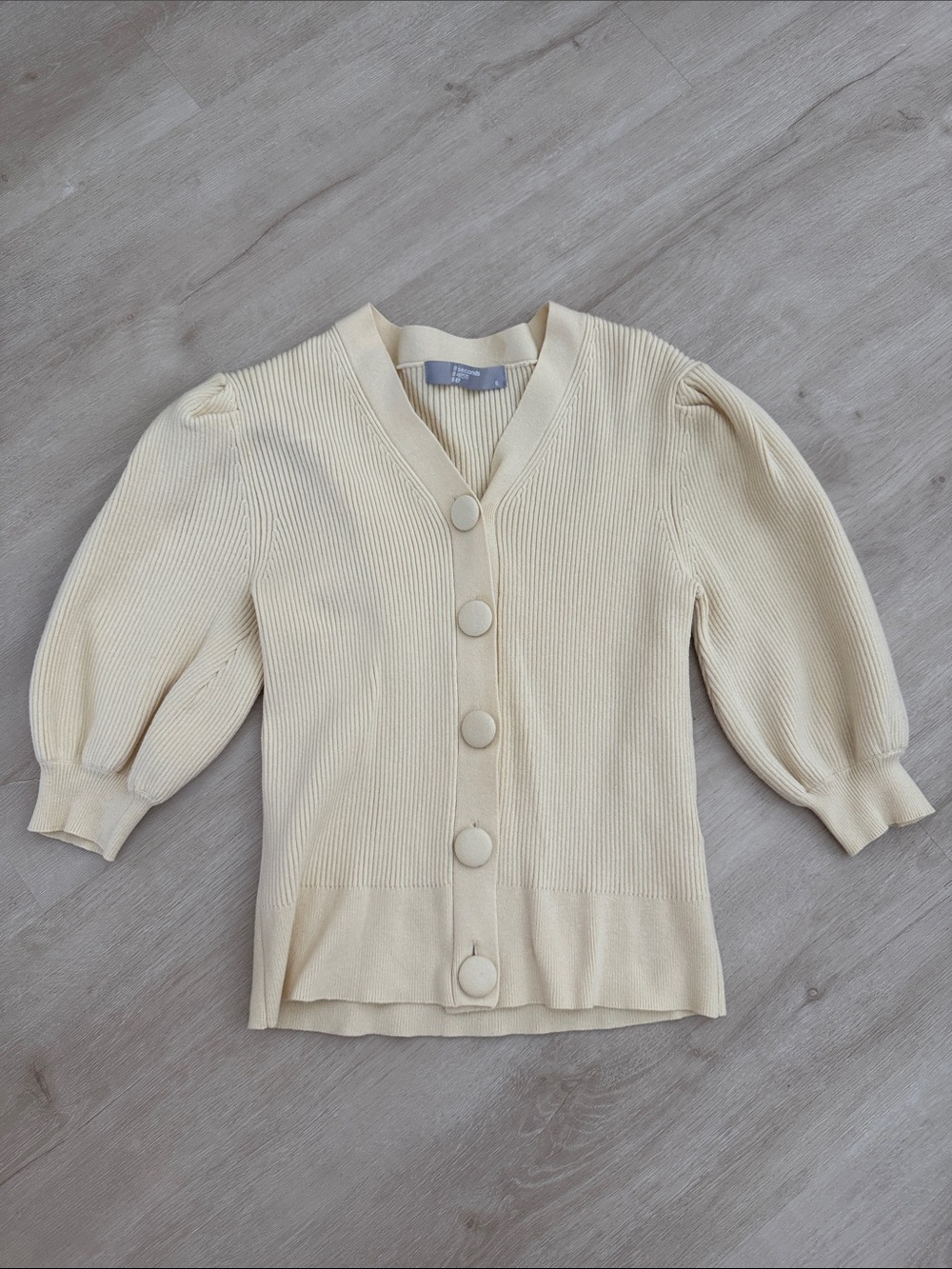KOREAN FASHION Light Cream Ribbed Button-Front Cardigan with Puff Sleeves